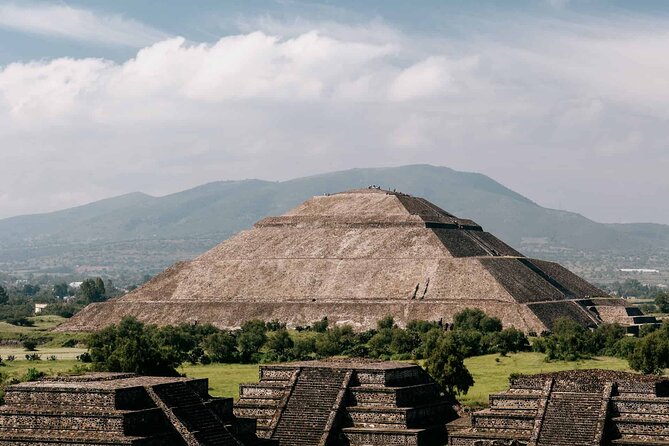 3X1 Teotihuacan, Basilica of Guadalupe, Tlatelolco and Tequila Tour - Teotihuacan gives the day its real sense of scale
