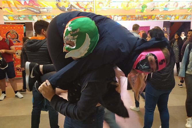 Authentic Lucha Libre Tour : Wrestling School, Tacos & Mezcal - Walking, meeting points, and the shape of the evening