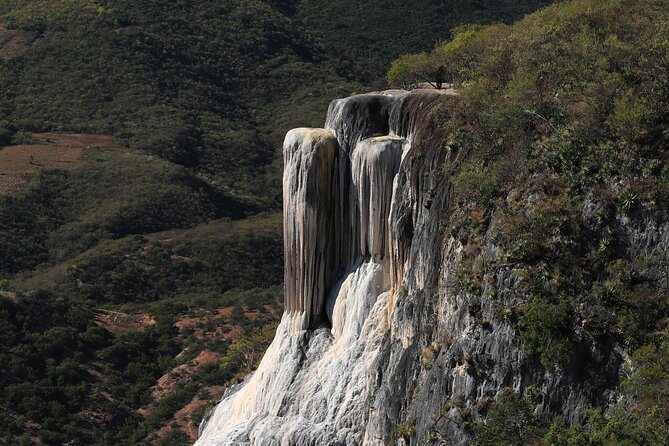 Hierve el Agua, Mitla, Tule, Teotilán and Mezcal factory - Five things to know before booking
