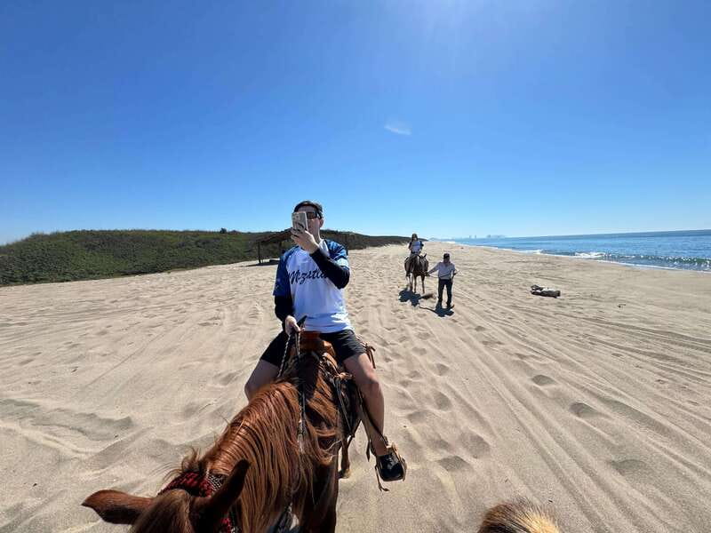 Jungle and beach horseback ride + lunch + mezcal - A ranch lunch with machaca and handmade tortillas