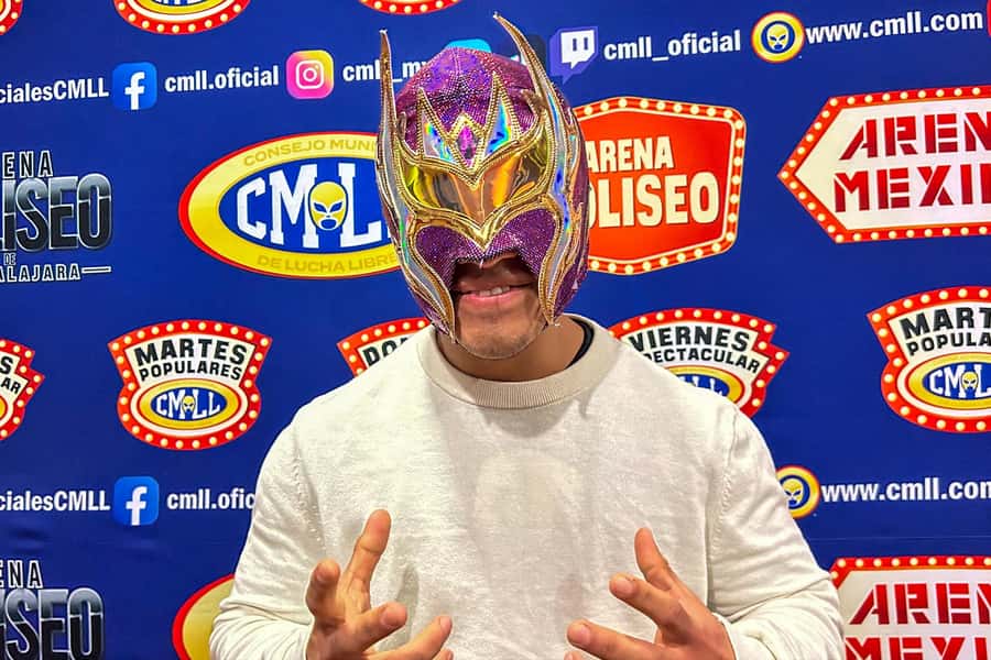 Mexico City: Mexican Lucha Libre Experience & Mezcal Tasting - The guides can shape the whole evening