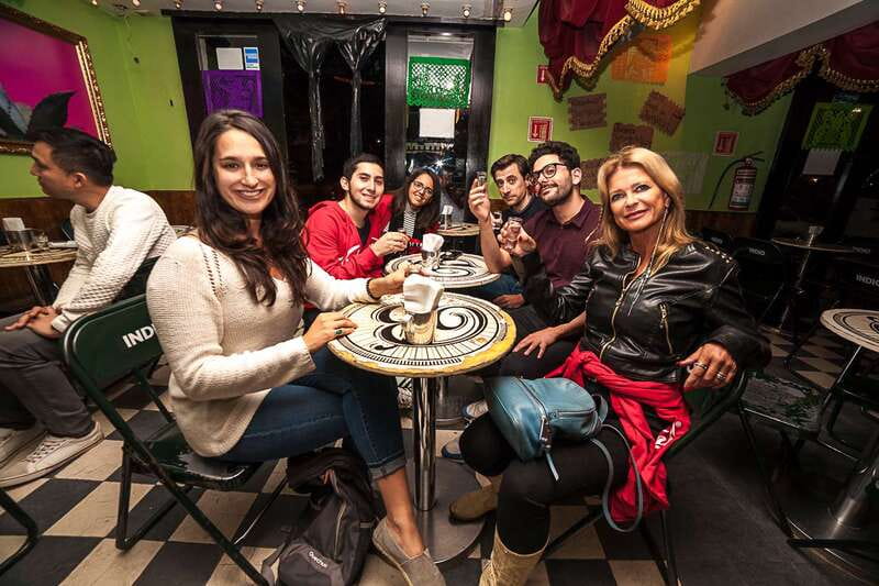 Mexico City: Tacos & Mezcal Night Food Tour - Guide quality and group size