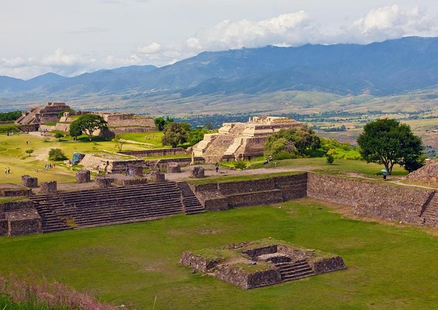 Tour Monte Albán, Hierve el agua, Teotitlán Del Valle and Mezcal - One long day, five very different Oaxaca experiences
