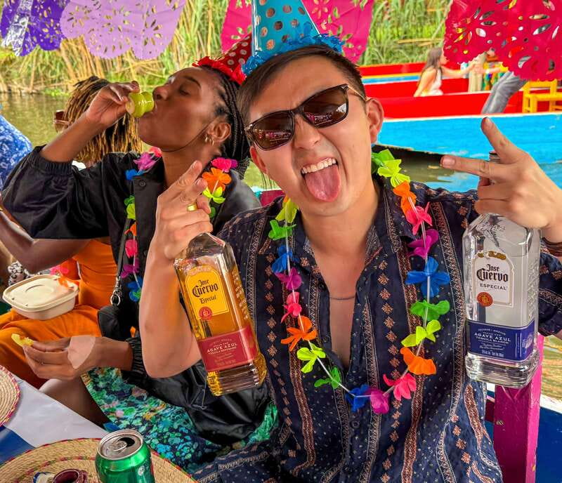 Xochimilco: Tequila tasting (unlimited) and cultural party on a boat - The first 20 minutes: meeting the crew and getting oriented